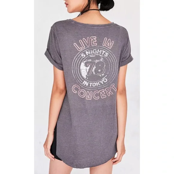 Junk Food Kiss Shirttail Band Tee Gray Size Medium - Picture 2 of 11